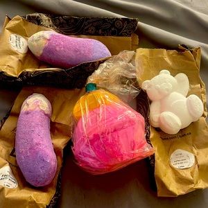 Bundle of 4 Lush Cosmetics Bath Bombs